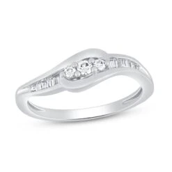 Diamond Anniversary Ring 1/6 Ct Tw Baguette/Round-cut 10K White Gold